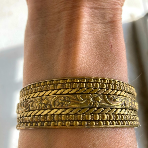 Vintage brass bangle - Picture 2 of 3